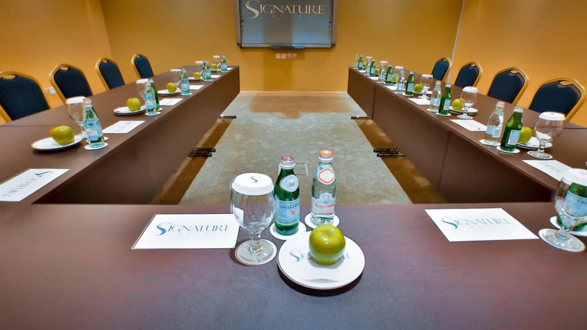 Signature Hotel Al Barsha Dubai 4*,